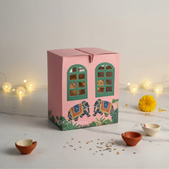 Heritage Courtyard Hamper Box